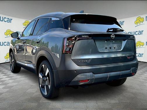 2025 Nissan Kicks SR
