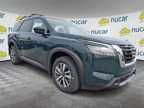 2025 Nissan Pathfinder SL