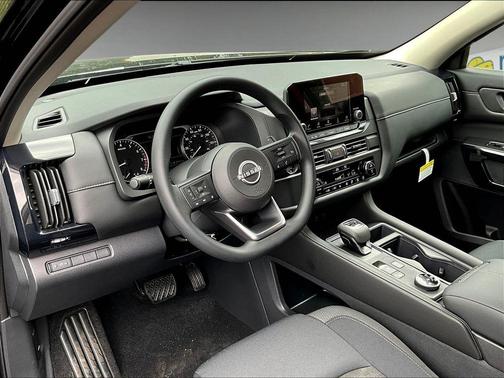 2025 Nissan Pathfinder S