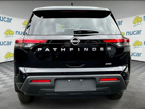 2025 Nissan Pathfinder S