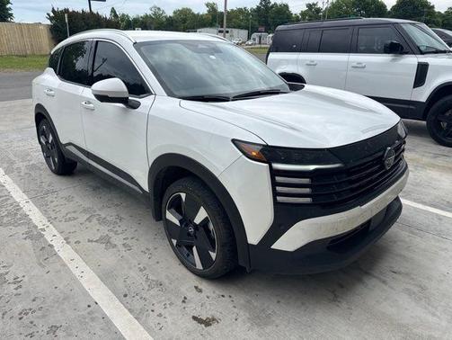 Aspen White Tricoat 2025 Nissan Kicks SR