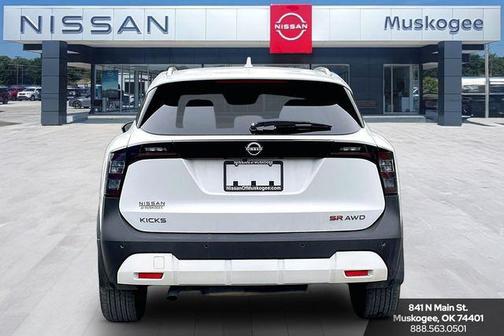 Aspen White Tricoat 2025 Nissan Kicks SR