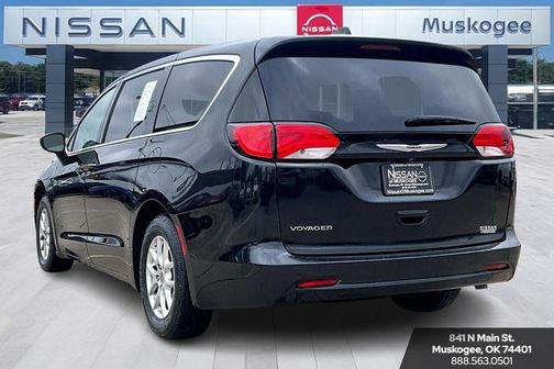 2022 Chrysler Voyager LX