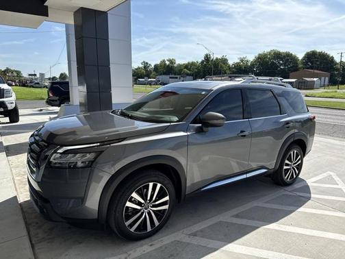 2023 Nissan Pathfinder Platinum FWD