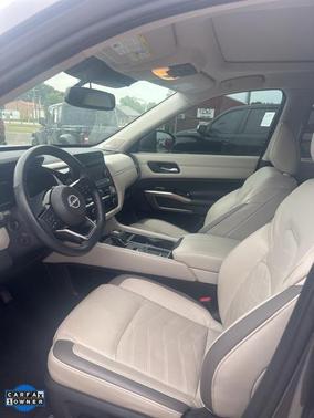 2022 Nissan Pathfinder Platinum 2WD