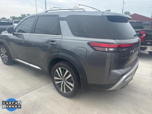 2022 Nissan Pathfinder Platinum 2WD