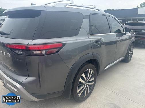 2022 Nissan Pathfinder Platinum 2WD