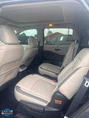 2022 Nissan Pathfinder Platinum 2WD