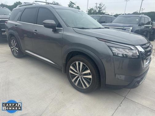 2022 Nissan Pathfinder Platinum 2WD