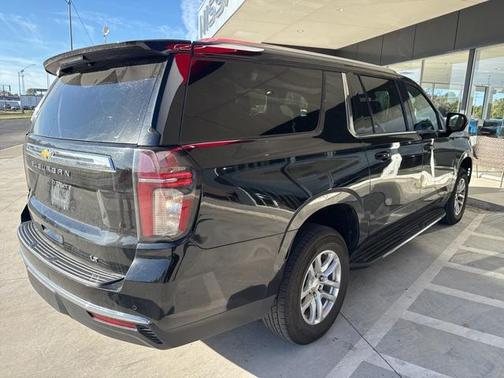 2023 Chevrolet Suburban LT