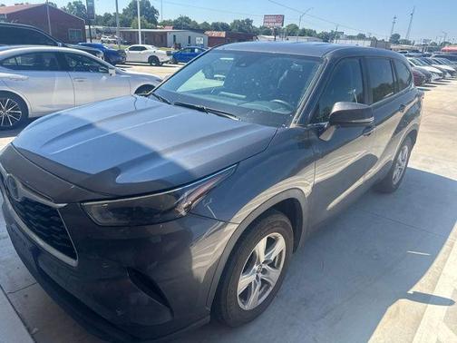 Magnetic Gray Metallic 2023 Toyota Highlander L