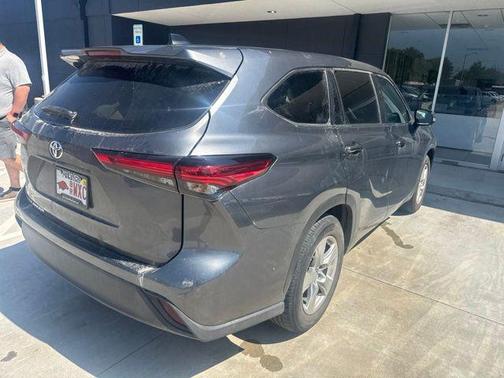 Magnetic Gray Metallic 2023 Toyota Highlander L