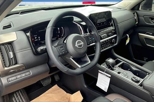 2025 Nissan Pathfinder Platinum 4WD