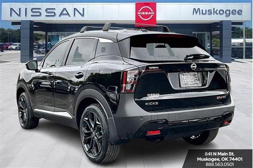 2026 Nissan Kicks SR