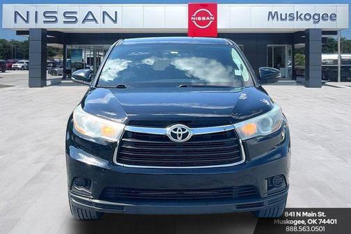 Midnight Black Metallic 2016 Toyota Highlander LE