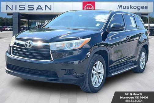 Midnight Black Metallic 2016 Toyota Highlander LE