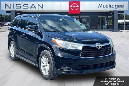 Midnight Black Metallic 2016 Toyota Highlander LE