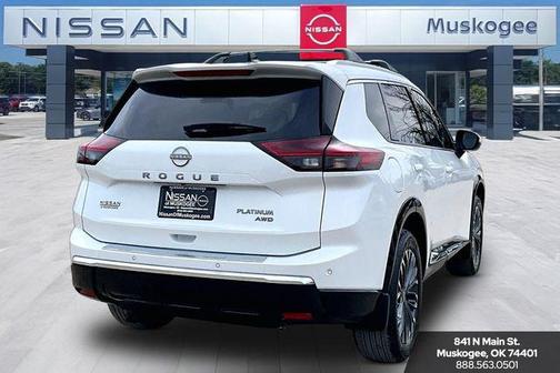 Everest White Pearl Tricoat 2026 Nissan Rogue Platinum