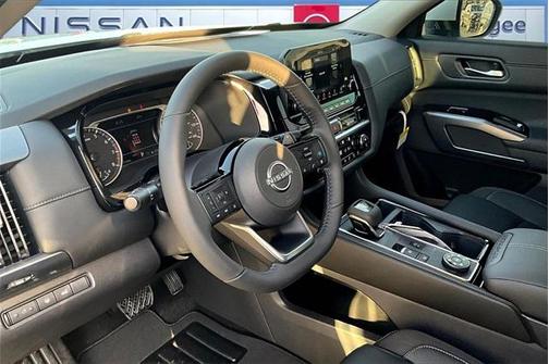 2025 Nissan Pathfinder SL 4WD