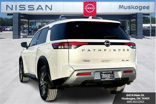2025 Nissan Pathfinder SL 4WD
