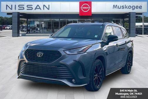 Magnetic Gray Metallic 2023 Toyota Highlander XSE