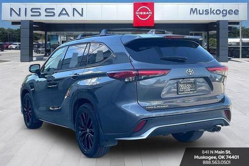 Magnetic Gray Metallic 2023 Toyota Highlander XSE