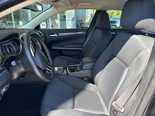 2020 Chrysler 300 Touring