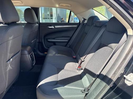 2020 Chrysler 300 Touring