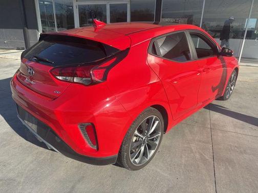 2019 Hyundai Veloster 2