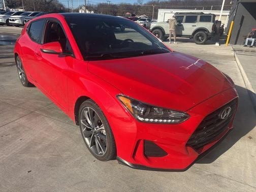 2019 Hyundai Veloster 2