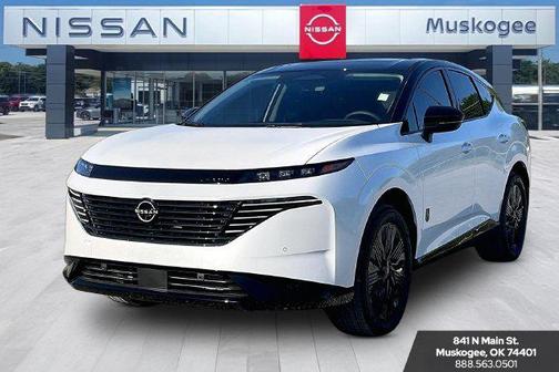 Everest White Pearl/Black 2027 Nissan Murano Dark Armor