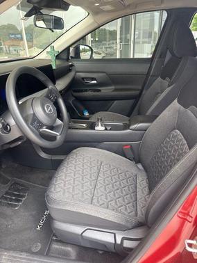 Scarlet Ember Tintcoat/Super Black 2025 Nissan Kicks SV