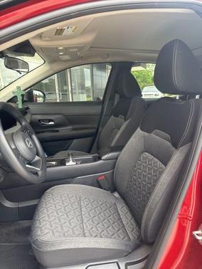 Scarlet Ember Tintcoat/Super Black 2025 Nissan Kicks SV