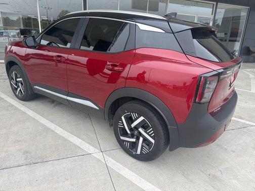 Scarlet Ember Tintcoat/Super Black 2025 Nissan Kicks SV