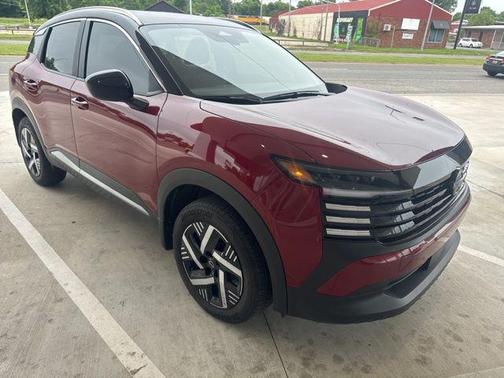 Scarlet Ember Tintcoat/Super Black 2025 Nissan Kicks SV