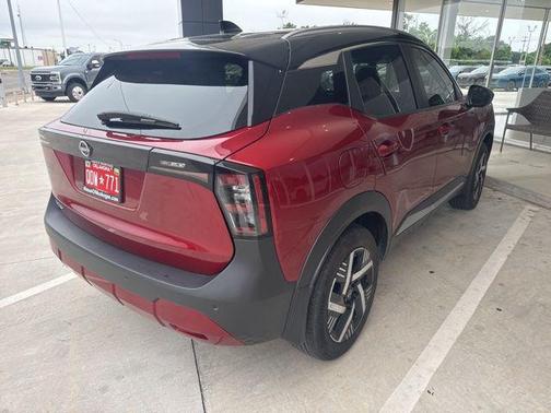 Scarlet Ember Tintcoat/Super Black 2025 Nissan Kicks SV