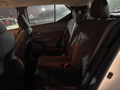 2021 Nissan Kicks SR