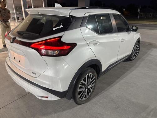 2021 Nissan Kicks SR