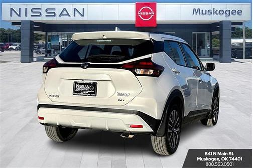 2021 Nissan Kicks SR