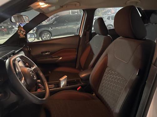 2021 Nissan Kicks SR