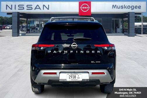 2023 Nissan Pathfinder SL 4WD