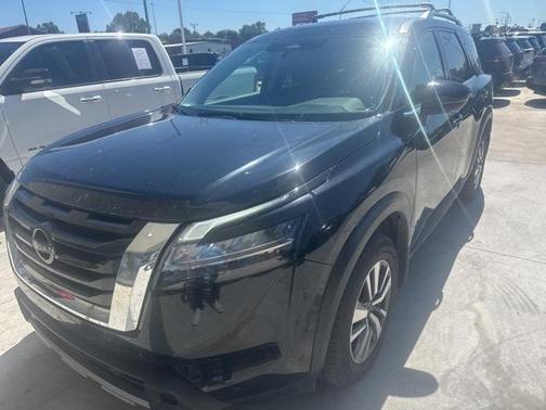 2023 Nissan Pathfinder SL 4WD