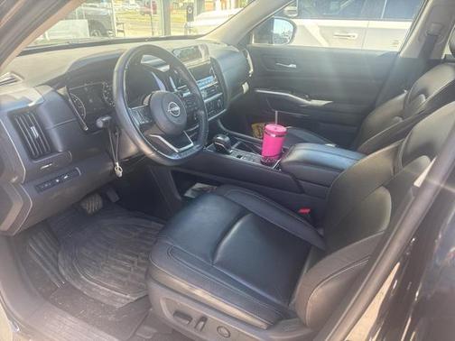2023 Nissan Pathfinder SL 4WD