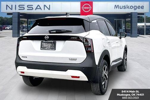 Aspen White/Super Black 2026 Nissan Kicks SV