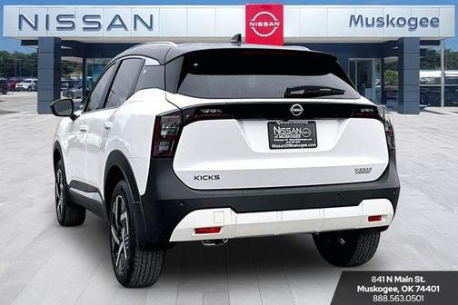 Aspen White/Super Black 2026 Nissan Kicks SV