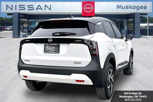 Aspen White/Super Black 2026 Nissan Kicks SV