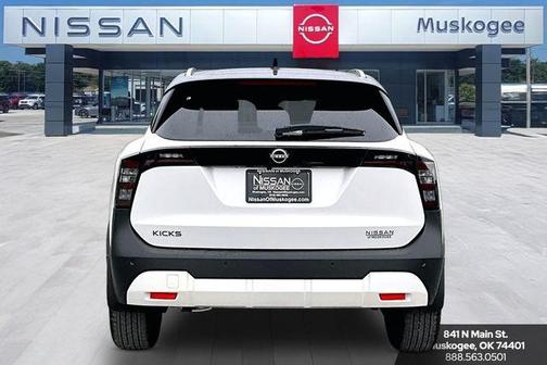 Aspen White/Super Black 2026 Nissan Kicks SV