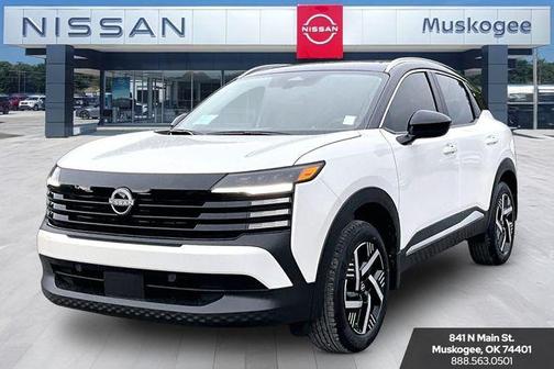 Aspen White/Super Black 2026 Nissan Kicks SV