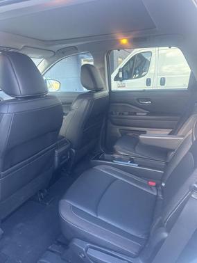 2024 Nissan Pathfinder SL FWD