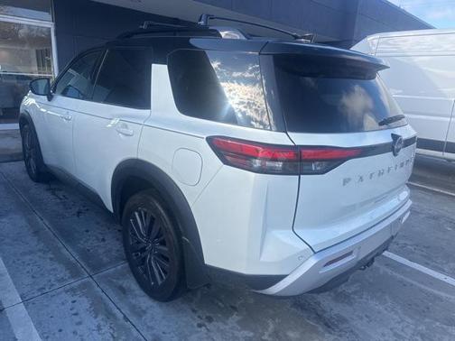 2024 Nissan Pathfinder SL FWD